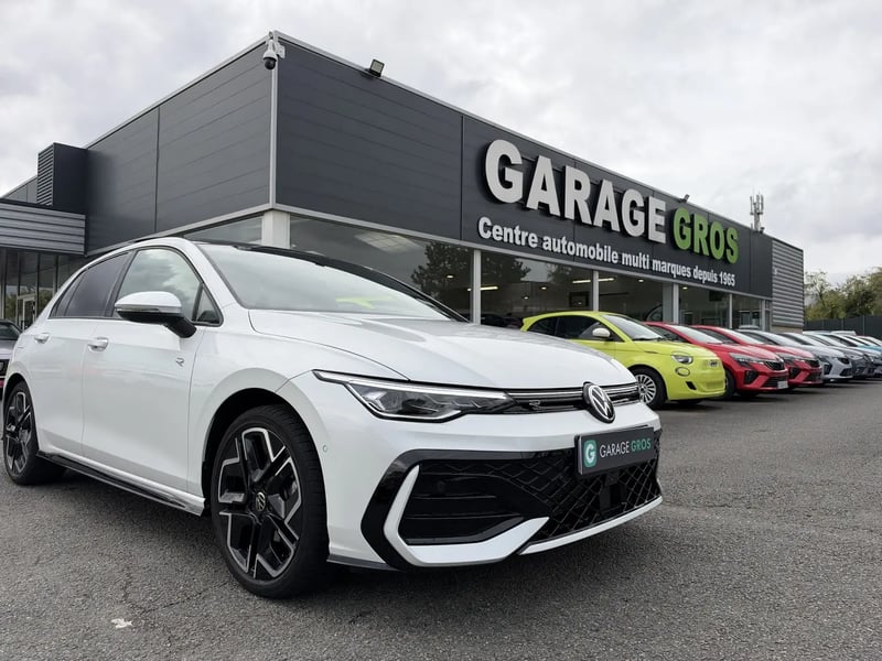 Photo de la voiture VOLKSWAGEN GOLF 1.5 eTSI EVO2 150 DSG7 R-Line Edition