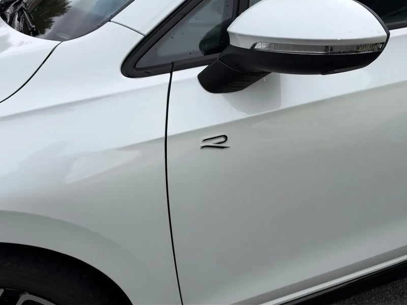 Photo de la voiture VOLKSWAGEN GOLF 1.5 eTSI EVO2 150 DSG7 R-Line Edition
