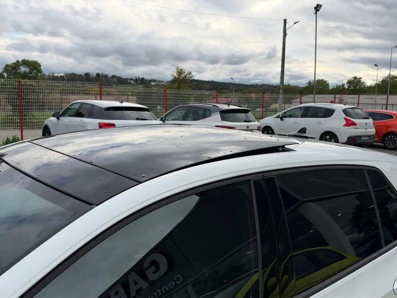 Photo de la voiture VOLKSWAGEN GOLF 1.5 eTSI EVO2 150 DSG7 R-Line Edition