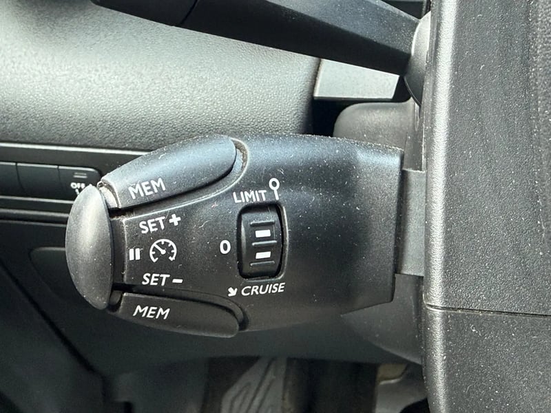 Photo de la voiture CITROEN C3 AIRCROSS BlueHDi 100 BVM5 Feel