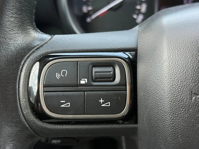 Photo de la voiture CITROEN C3 AIRCROSS BlueHDi 100 BVM5 Feel