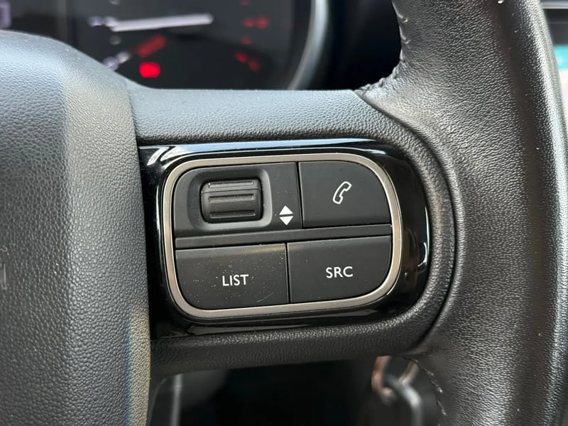 Photo de la voiture CITROEN C3 AIRCROSS BlueHDi 100 BVM5 Feel