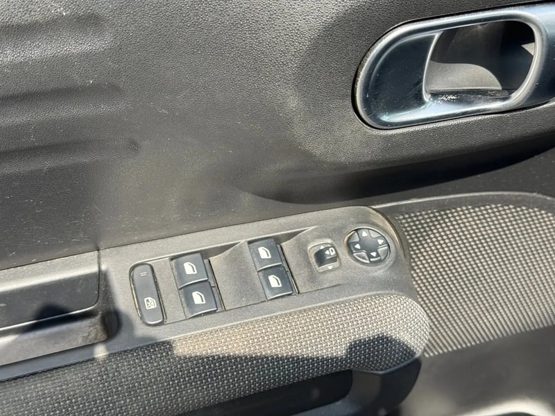 Photo de la voiture CITROEN C3 AIRCROSS BlueHDi 100 BVM5 Feel