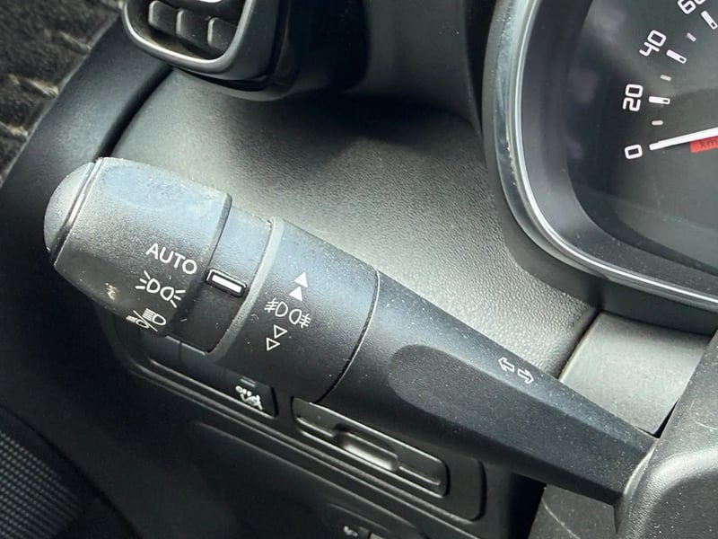 Photo de la voiture CITROEN C3 AIRCROSS BlueHDi 100 BVM5 Feel
