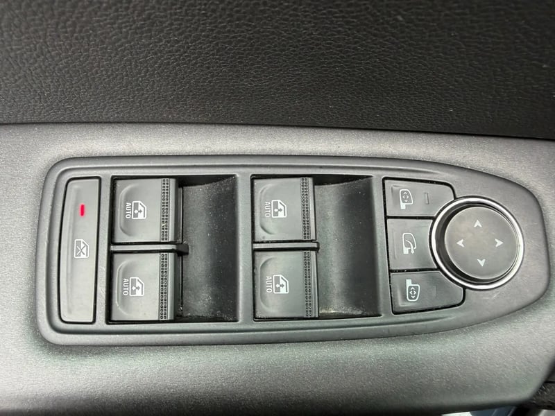 Photo de la voiture RENAULT CAPTUR E-Tech 145 - 21 Business