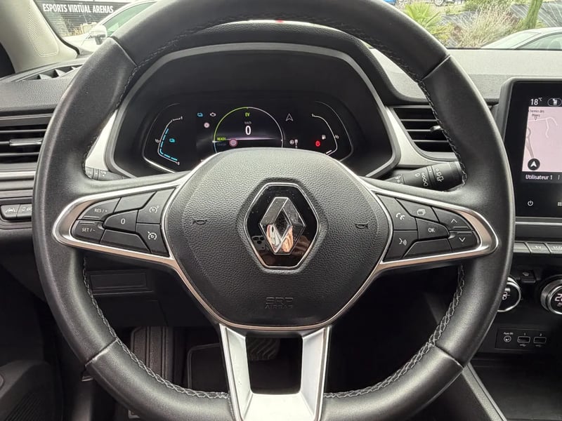 Photo de la voiture RENAULT CAPTUR E-Tech 145 - 21 Business