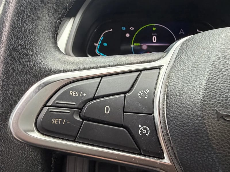 Photo de la voiture RENAULT CAPTUR E-Tech 145 - 21 Business