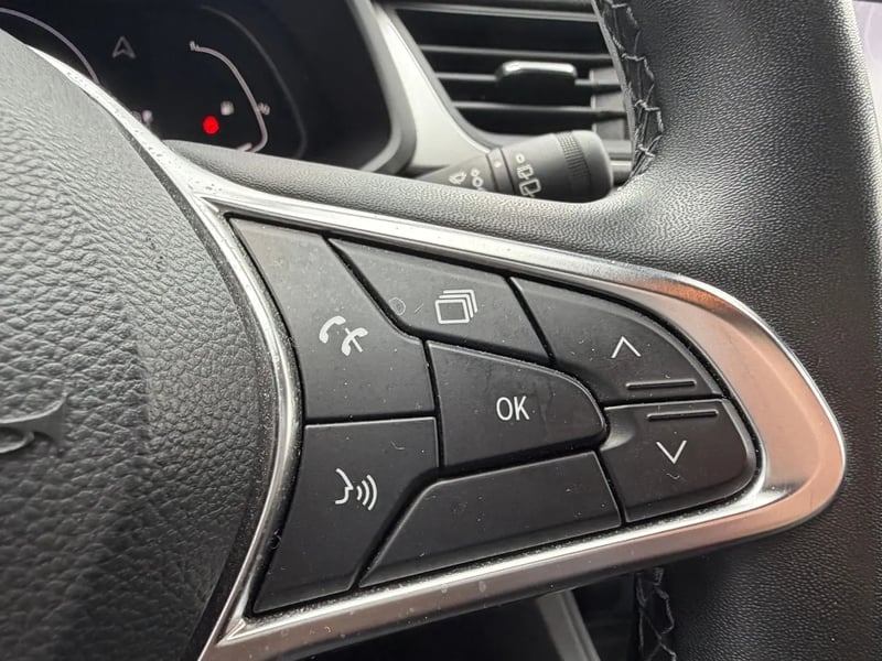 Photo de la voiture RENAULT CAPTUR E-Tech 145 - 21 Business