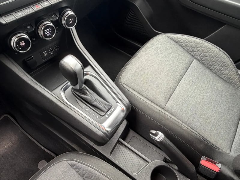 Photo de la voiture RENAULT CAPTUR E-Tech 145 - 21 Business