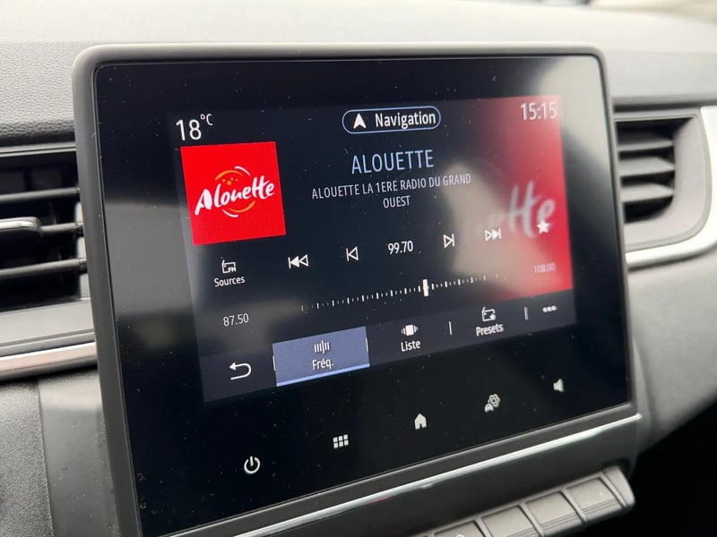 Photo de la voiture RENAULT CAPTUR E-Tech 145 - 21 Business