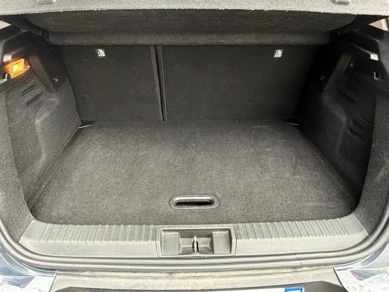 Photo de la voiture RENAULT CAPTUR E-Tech 145 - 21 Business