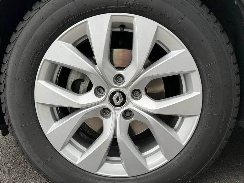 Photo de la voiture RENAULT CAPTUR E-Tech 145 - 21 Business