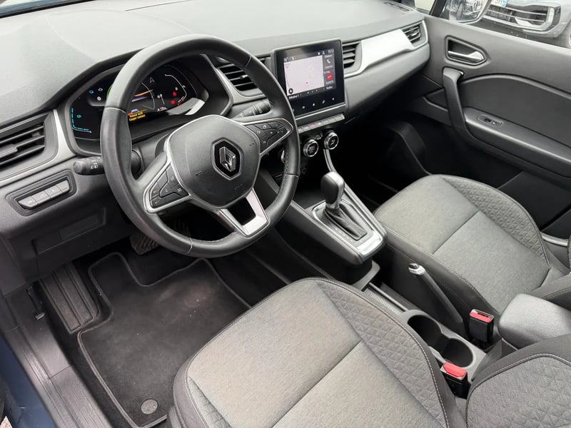 Photo de la voiture RENAULT CAPTUR E-Tech 145 - 21 Business