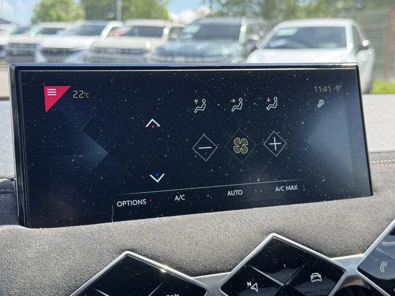 Photo de la voiture DS DS 3 CROSSBACK DS3 Crossback BlueHDi 130 EAT8 Performance Line+