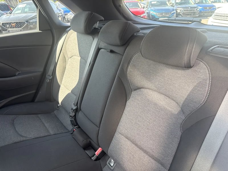 Photo de la voiture HYUNDAI i30 i301.0 T-GDi 120ch Hybrid 48V Creative DCT-7