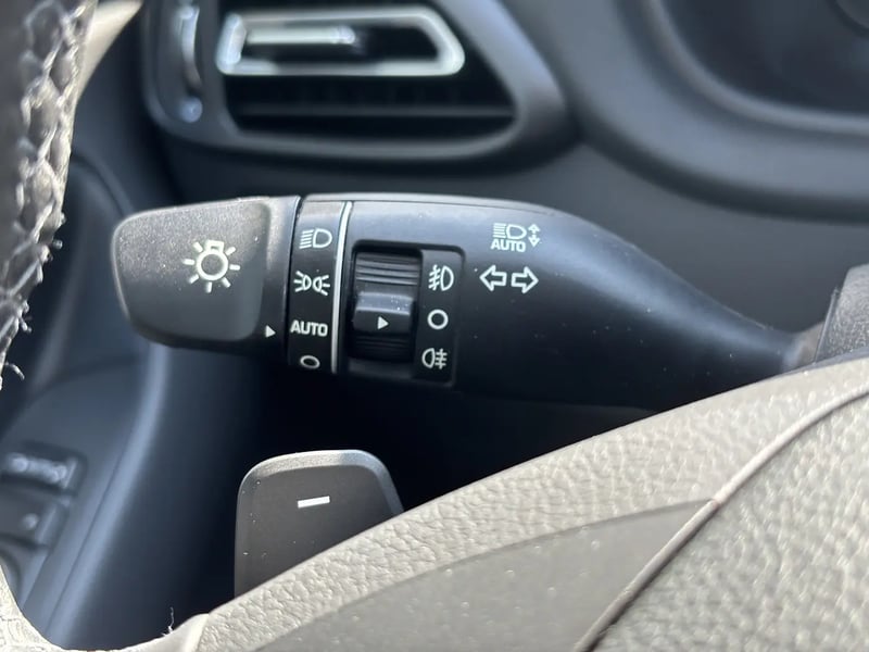 Photo de la voiture HYUNDAI i30 i301.0 T-GDi 120ch Hybrid 48V Creative DCT-7