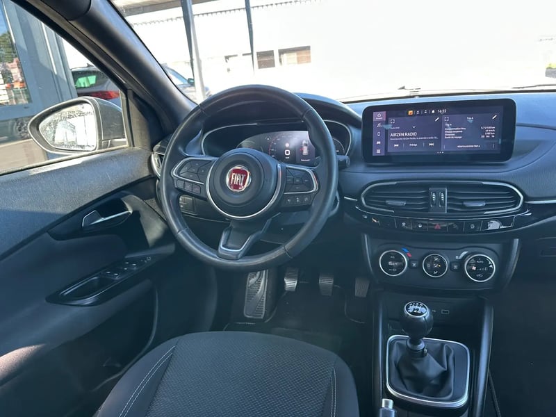 Photo de la voiture FIAT TIPO 5 PORTES MY21 1.6 Multijet 130 ch S&S Sport