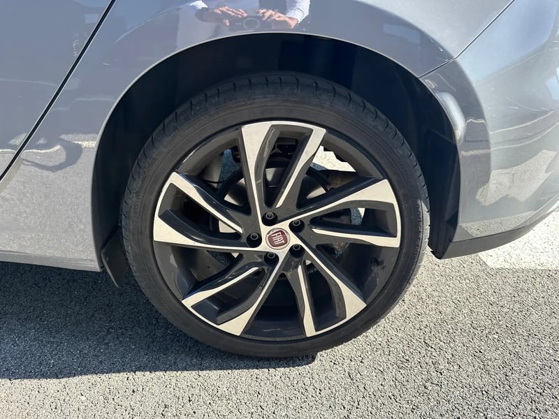 Photo de la voiture FIAT TIPO 5 PORTES MY21 1.6 Multijet 130 ch S&S Sport