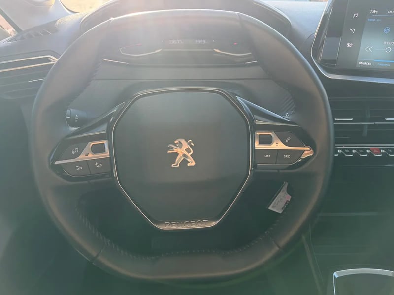 Photo de la voiture PEUGEOT 208 PureTech 75 S&S BVM5 Active