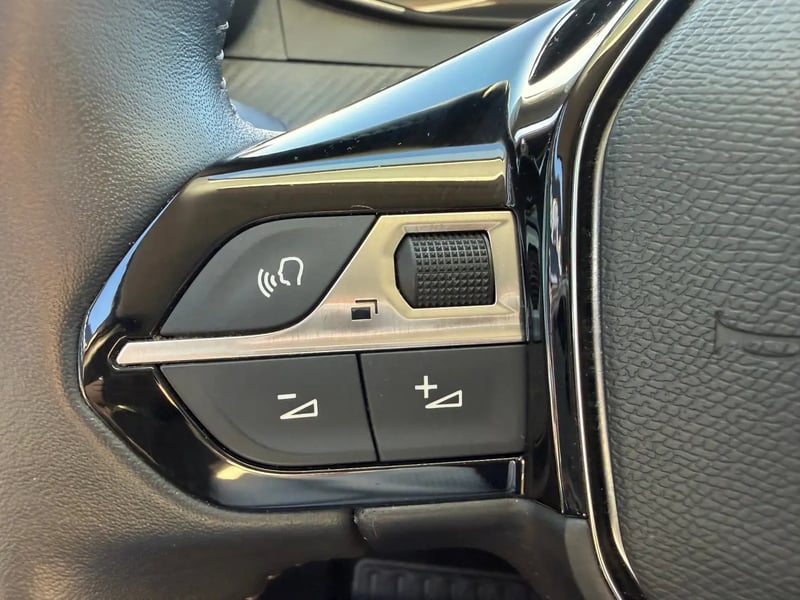 Photo de la voiture PEUGEOT 208 PureTech 75 S&S BVM5 Active