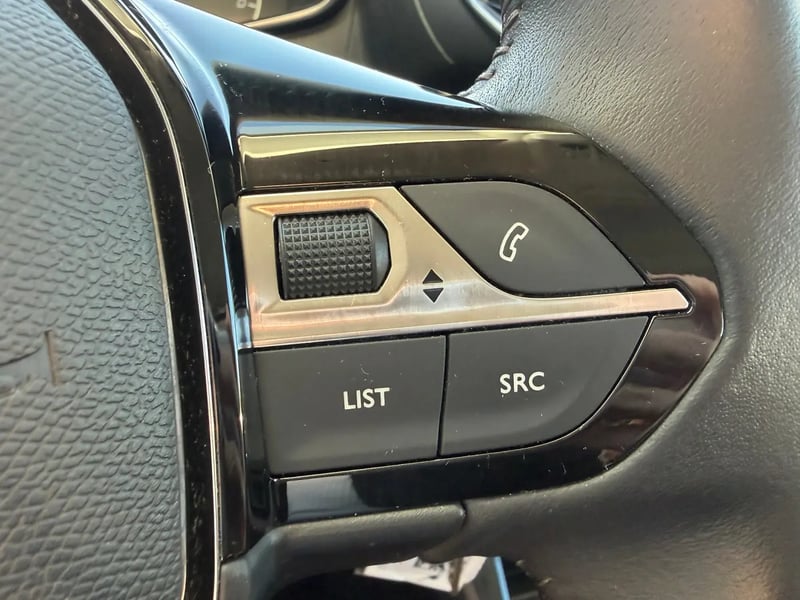 Photo de la voiture PEUGEOT 208 PureTech 75 S&S BVM5 Active