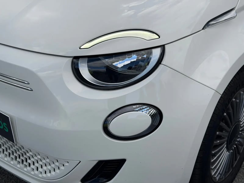 Photo de la voiture FIAT 500e BERLINE 500 e 118 ch Nouvelle 500