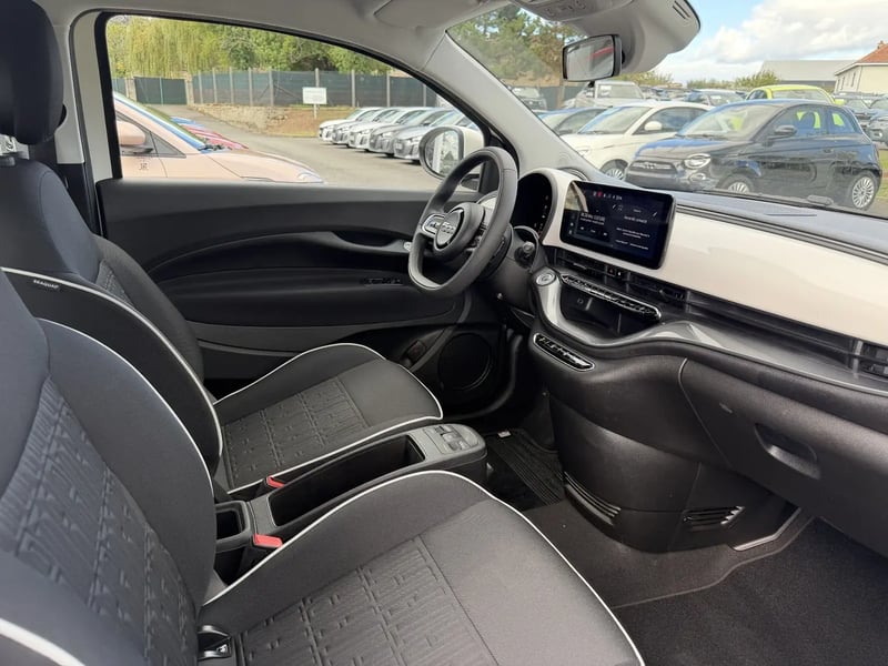 Photo de la voiture FIAT 500e BERLINE 500 e 118 ch Nouvelle 500