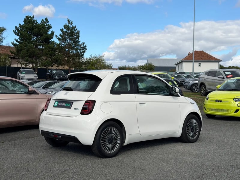 Photo de la voiture FIAT 500e BERLINE 500 e 118 ch Nouvelle 500