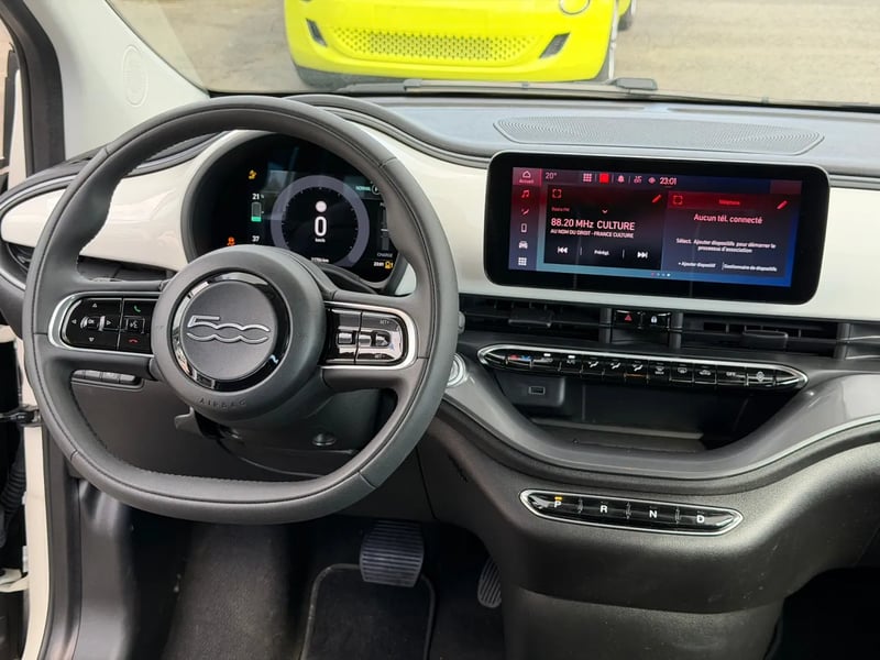 Photo de la voiture FIAT 500e BERLINE 500 e 118 ch Nouvelle 500