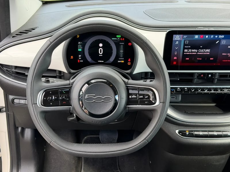 Photo de la voiture FIAT 500e BERLINE 500 e 118 ch Nouvelle 500