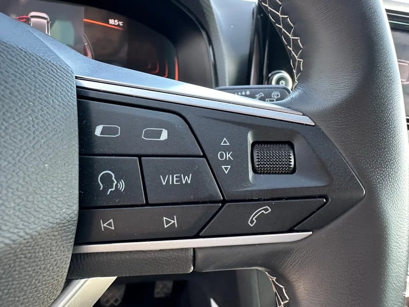 Photo de la voiture SEAT IBIZA 1.0 TSI 110 ch S/S BVM6 Copa