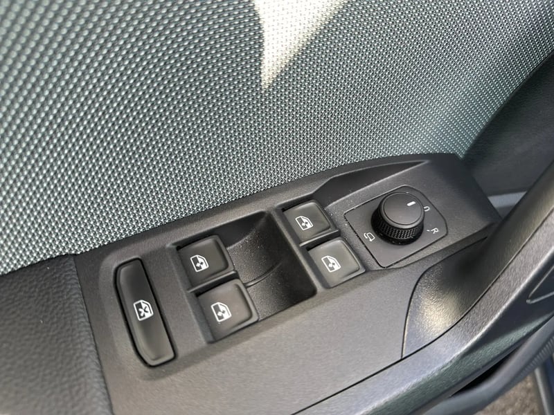 Photo de la voiture SEAT IBIZA 1.0 TSI 110 ch S/S BVM6 Copa