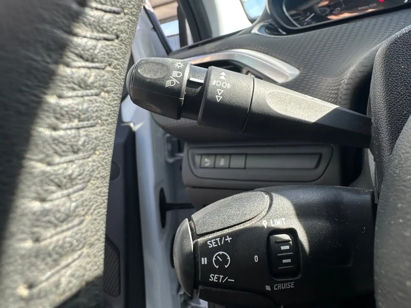 Photo de la voiture PEUGEOT 2008 1.2 PureTech 82ch BVM5 Style