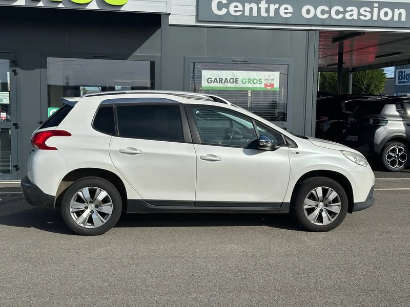 Photo de la voiture PEUGEOT 2008 1.2 PureTech 82ch BVM5 Style