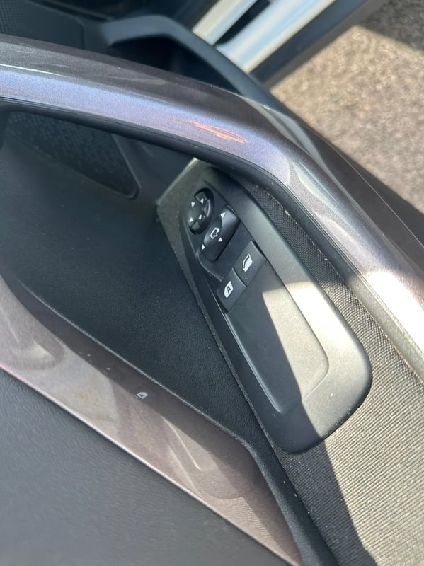 Photo de la voiture PEUGEOT 2008 1.2 PureTech 82ch BVM5 Style