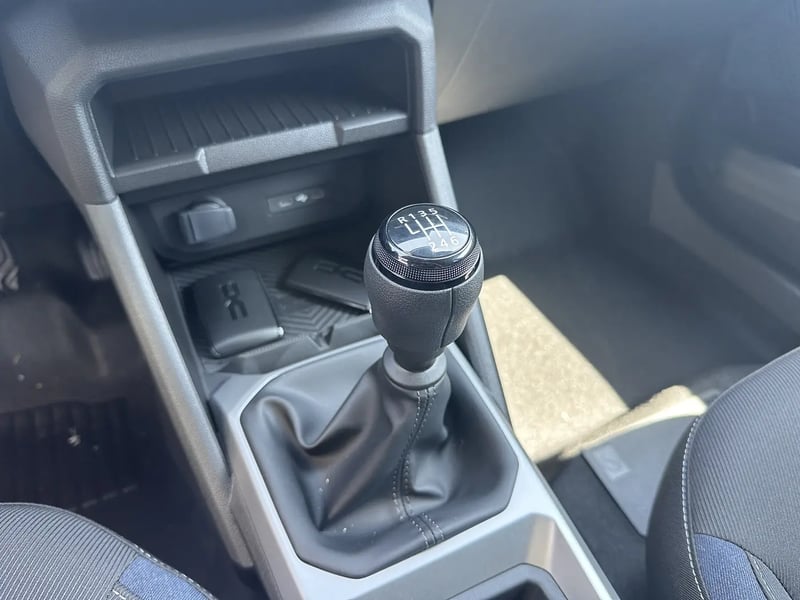 Photo de la voiture DACIA DUSTER Mild Hybrid 130 Journey