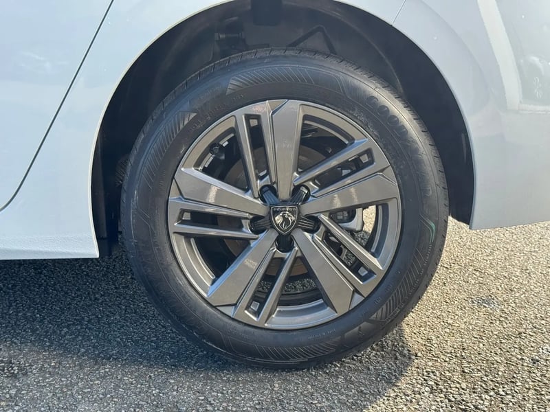 Photo de la voiture PEUGEOT 308 BlueHDi 130ch S&S EAT8 Style