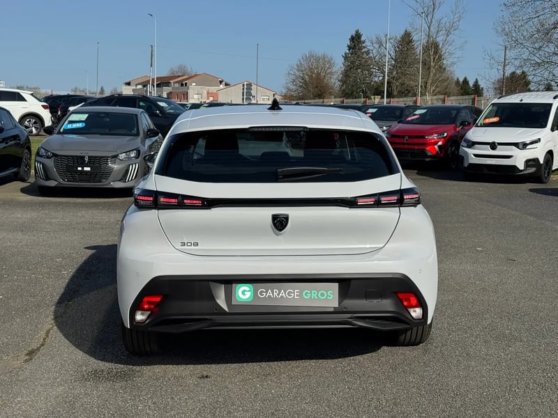 Photo de la voiture PEUGEOT 308 BlueHDi 130ch S&S EAT8 Style