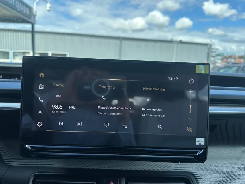 Photo de la voiture CITROEN C3 AIRCROSS Hybride 145 ch Aut Max