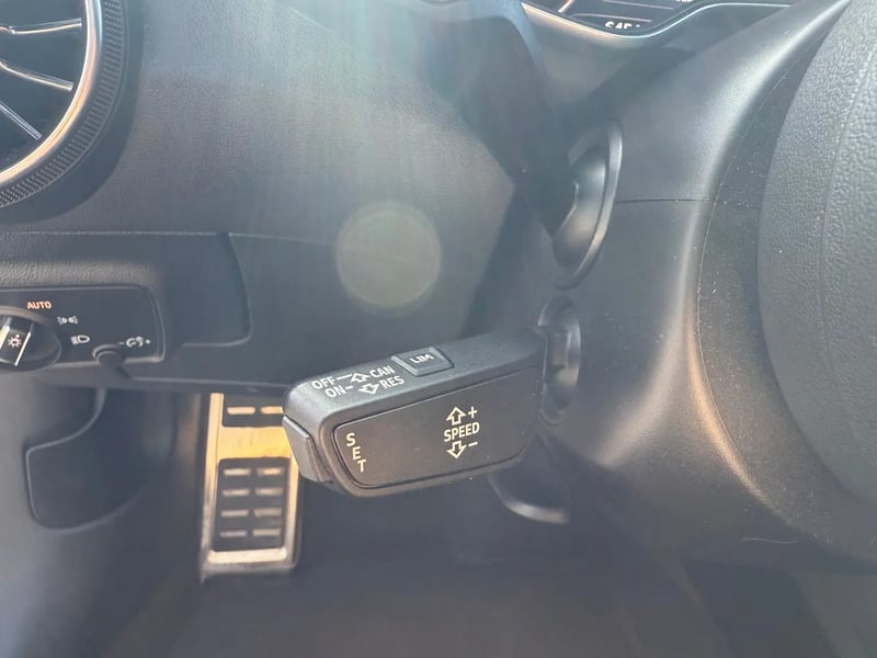 Photo de la voiture AUDI TT COUPE 1.8 TFSI 180 S line
