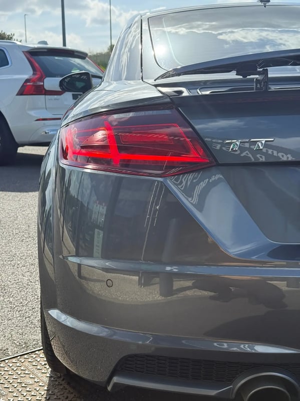 Photo de la voiture AUDI TT COUPE 1.8 TFSI 180 S line