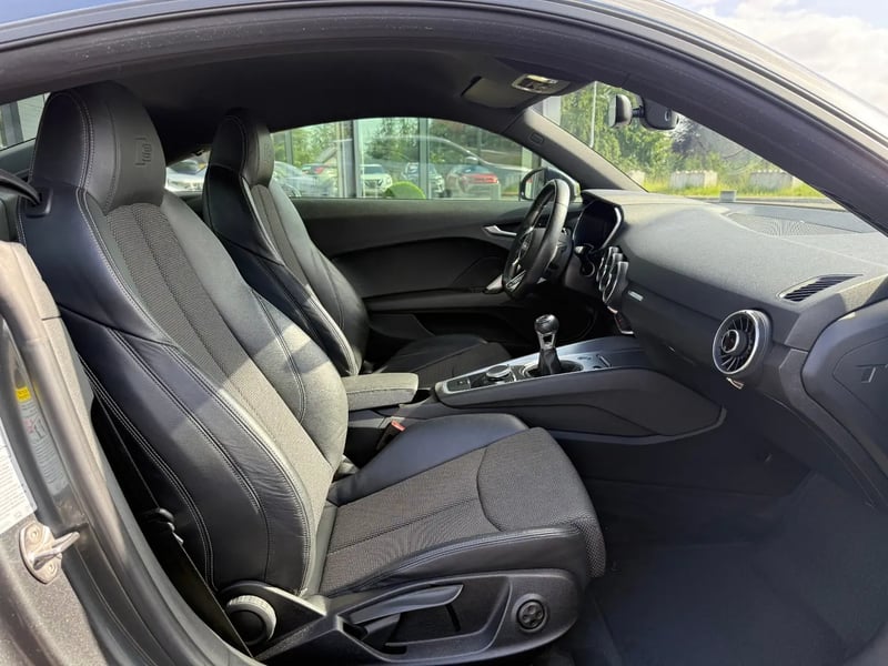Photo de la voiture AUDI TT COUPE 1.8 TFSI 180 S line