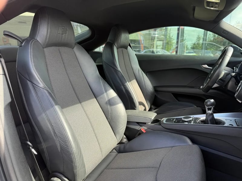 Photo de la voiture AUDI TT COUPE 1.8 TFSI 180 S line