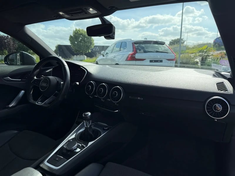 Photo de la voiture AUDI TT COUPE 1.8 TFSI 180 S line
