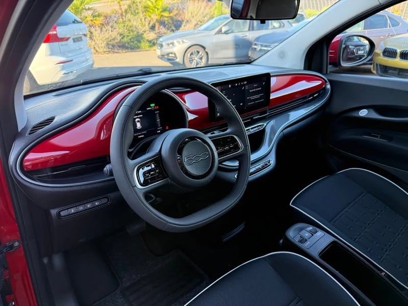 Photo de la voiture FIAT 500e BERLINE 500 e 95 ch Nouvelle 500