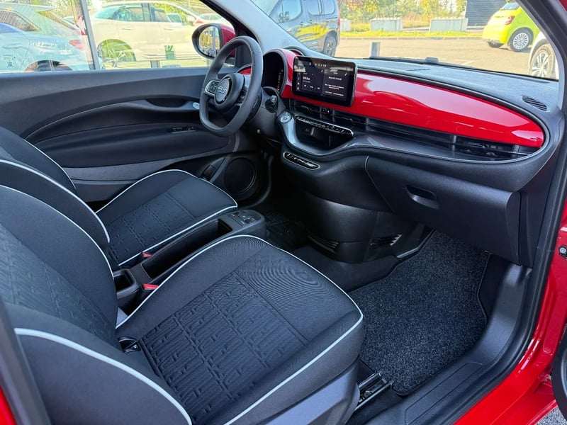 Photo de la voiture FIAT 500e BERLINE 500 e 95 ch Nouvelle 500