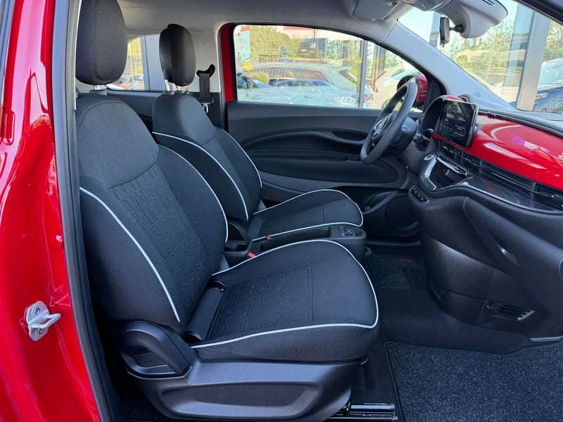 Photo de la voiture FIAT 500e BERLINE 500 e 95 ch Nouvelle 500