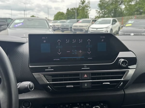 Photo de la voiture CITROEN C4 BlueHDi 130 S&S EAT8 Shine