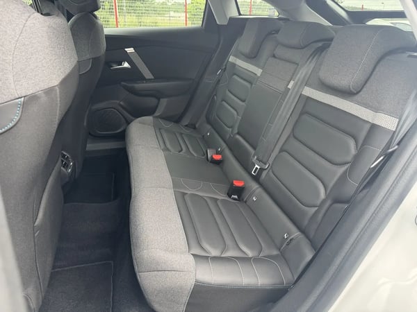 Photo de la voiture CITROEN C4 BlueHDi 130 S&S EAT8 Shine