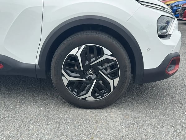 Photo de la voiture CITROEN C4 BlueHDi 130 S&S EAT8 Shine